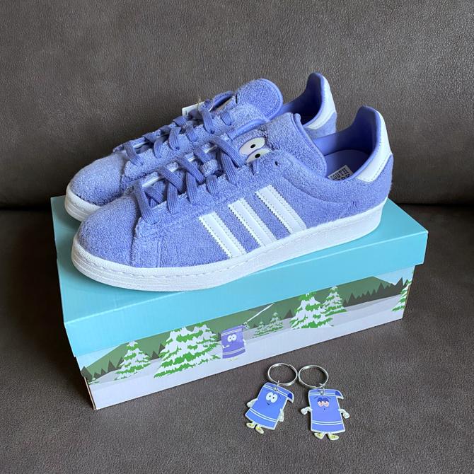 Кроссовки южный парк. Adidas Campus 80 s Южный парк. Adidas Campus 80s Towelie. South Park x adidas Campus 80s Towelie. Adidas Campus 80s South Park.