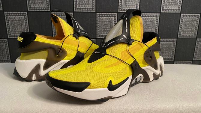 nike adapt huarache yellow