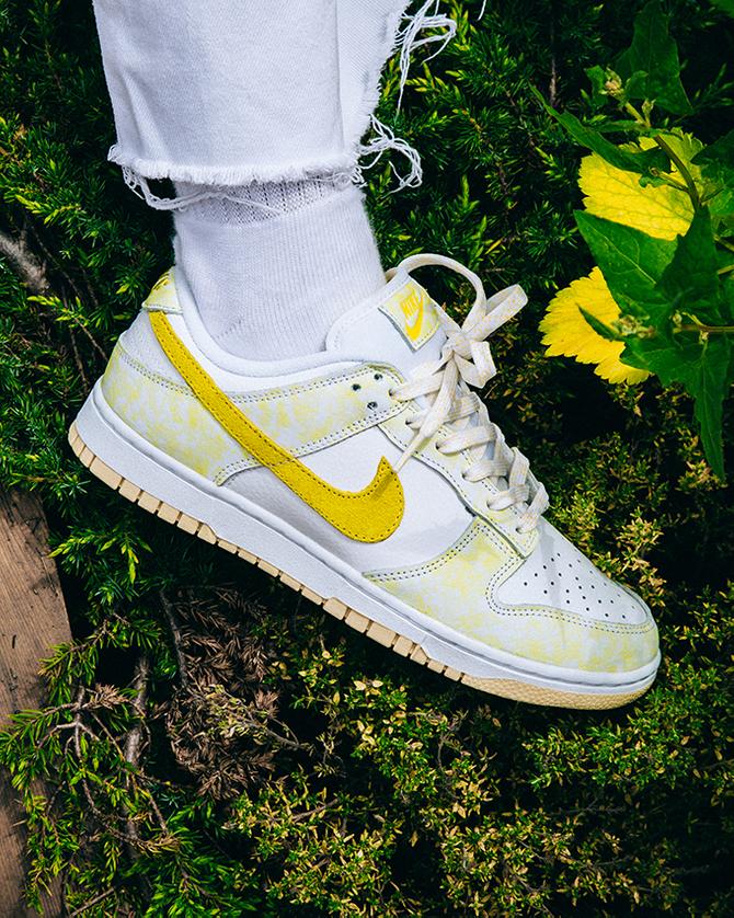 low top dunks yellow