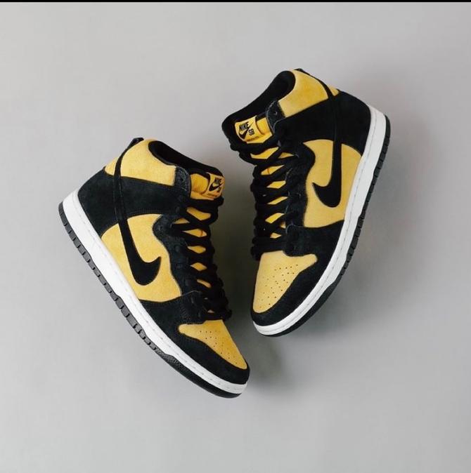 sb dunk reverse goldenrod